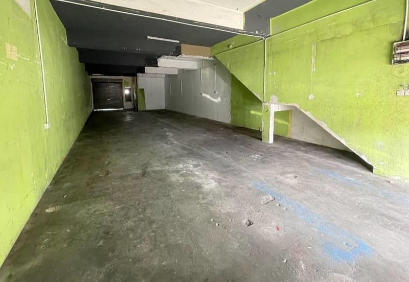 Corner Unit Small Warehouse Storage Shop Taman Kinrara Town Oug Puchong Jaya Old Klang