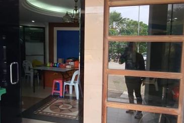 Subang jaya, Subang Jaya USJ 21, Main Place Corner Shop for sale