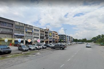 Puchong LDP 3 storey shop lot for sale, good ROI, Stable tenant