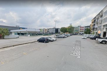 Puchong LDP 3 storey shop lot for sale, good ROI, Stable tenant