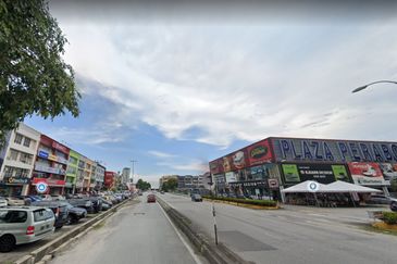 Puchong LDP 3 storey shop lot for sale, good ROI, Stable tenant