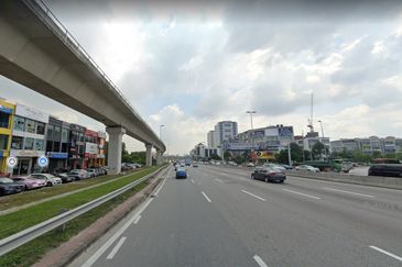 Puchong LDP 3 storey shop lot for sale, good ROI, Stable tenant