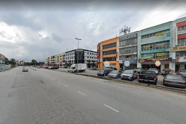 Puchong LDP 3 storey shop lot for sale, good ROI, Stable tenant