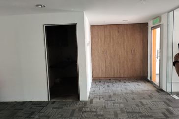 Taman Kinrara Industrial Park, Puchong, Taman Kinrara Seksyen 5 1.5 sty factory for rent