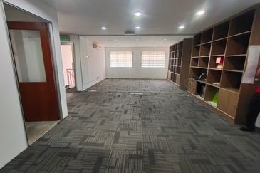 Taman Kinrara Industrial Park, Puchong, Taman Kinrara Seksyen 5 1.5 sty factory for rent