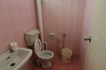 Taman Kinrara Industrial Park, Puchong, Taman Kinrara Seksyen 5 1.5 sty factory for rent