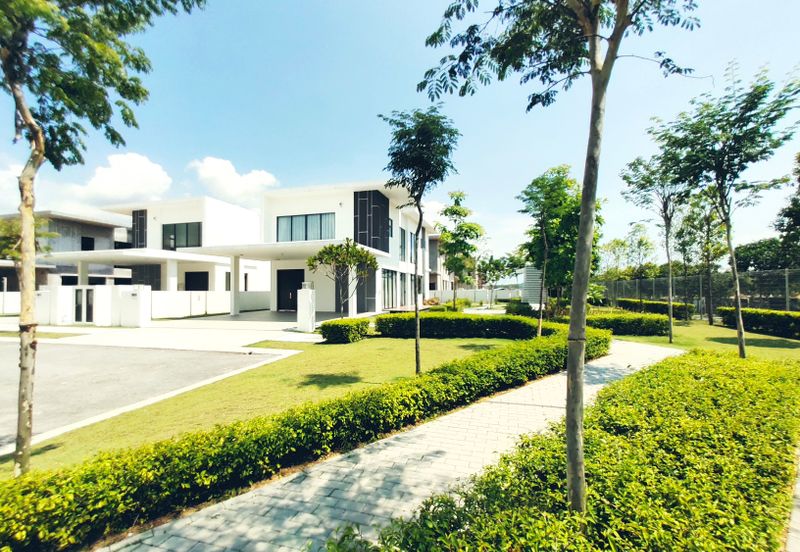 Seremban 2 Storey Bungalow Resort Villa next to NS Largest Country Club