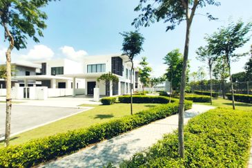 Seremban 2 Storey Bungalow Resort Villa next to NS Largest Country Club