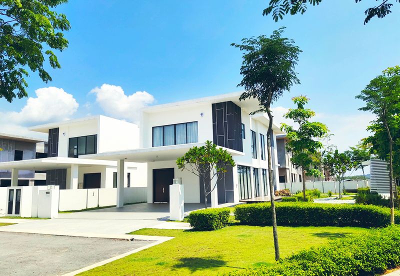 Seremban 2 Storey Bungalow Resort Villa next to NS Largest Country Club