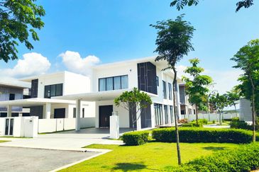 Seremban 2 Storey Bungalow Resort Villa next to NS Largest Country Club