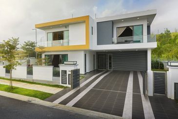 Seremban 2 Storey Bungalow Resort Villa next to NS Largest Country Club