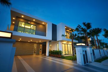 Seremban 2 Storey Bungalow Resort Villa next to NS Largest Country Club