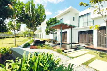 Seremban 2 Storey Bungalow Resort Villa next to NS Largest Country Club