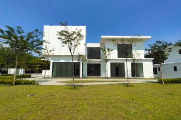 Seremban 2 Storey Bungalow Resort Villa next to NS Largest Country Club