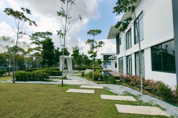 Seremban 2 Storey Bungalow Resort Villa next to NS Largest Country Club