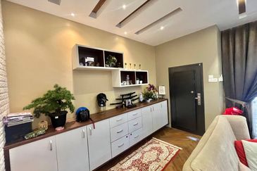 Evira @ Warisan Puteri