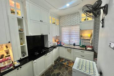 Evira @ Warisan Puteri