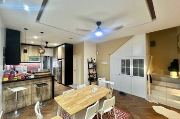 Evira @ Warisan Puteri