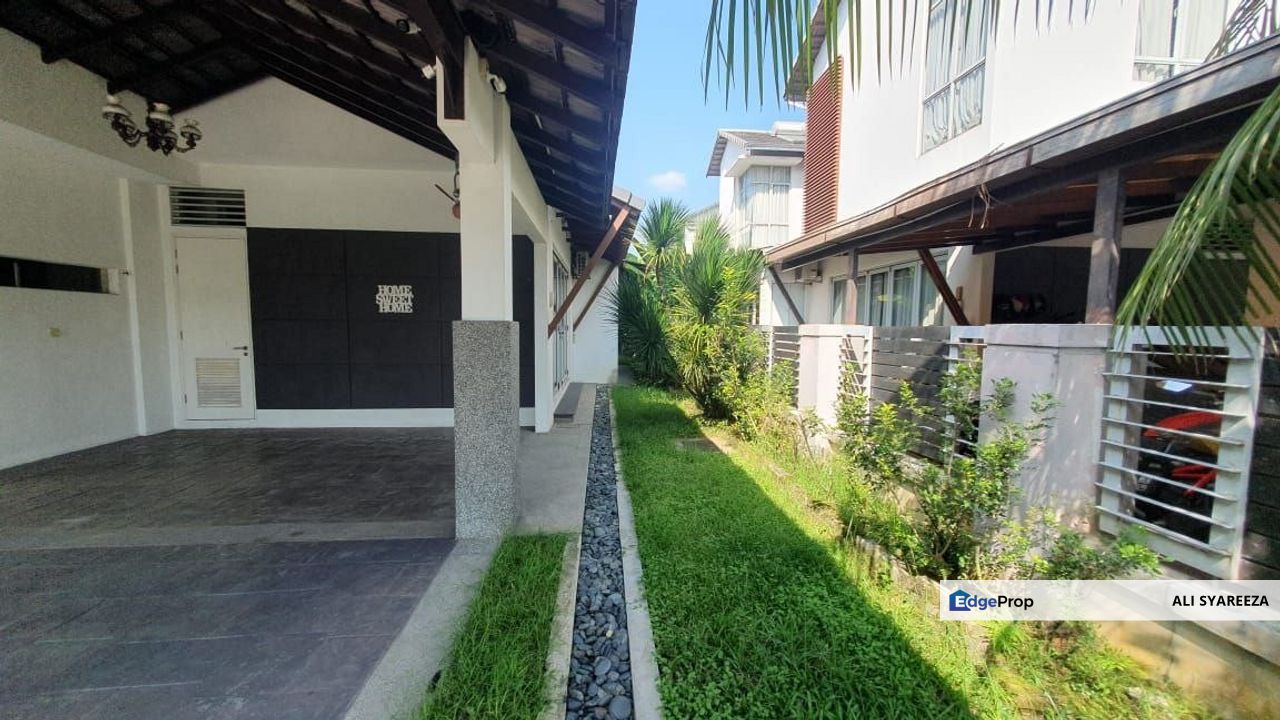 Laman Seri SEKSYEN 13 Shah Alam Triple storey Bungalow house for sale, Selangor, Shah Alam