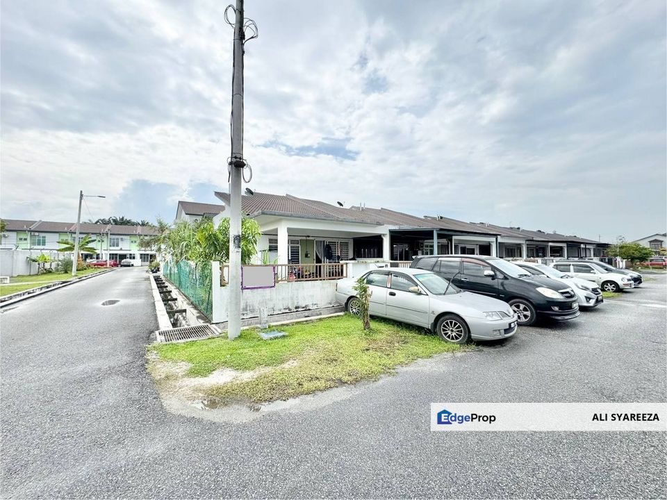 Taman Salak Lestari Sepang Single storey terrace house endlot for sale, Selangor, Sepang