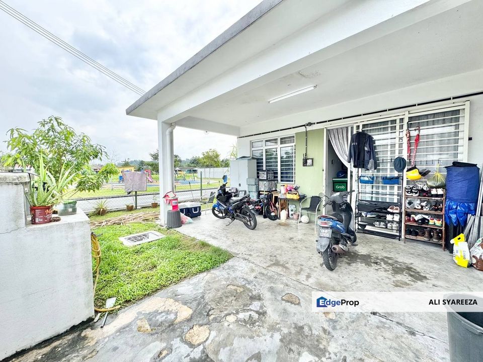 Taman Salak Lestari Sepang Single storey terrace house endlot for sale, Selangor, Sepang