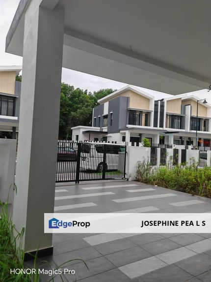 Bandar Kinrara Double Storey end lot house with land For Sale, Selangor, Puchong