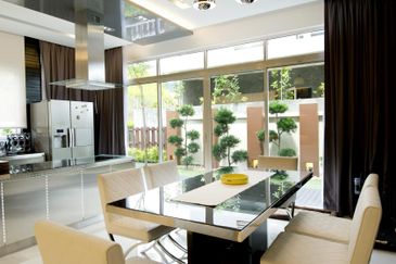 Rafflesia @ The Hill