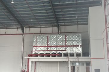 West Port, Pulau Indah