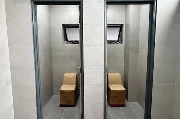 West Port, Pulau Indah