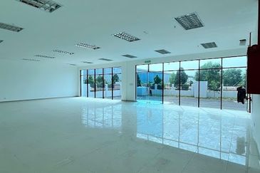 West Port, Pulau Indah