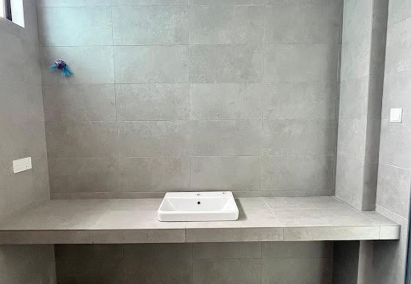 West Port, Pulau Indah