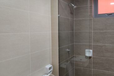 Gravit8 @ Klang South