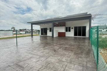 Rumah Teres Setingkat di Port Dickson,Teluk Kemang, 20 X 134 