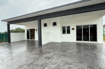 Rumah Teres Setingkat 20 x 88 For Sale,Port Dickson Teluk Kemang 