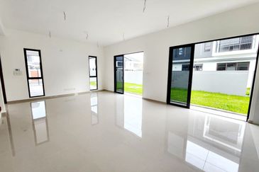 Casablanca 2 Facing South Alam Impian