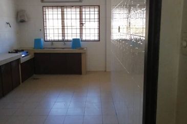 INVEST  - Good Returns- 2 Tingkat Kedai - Segera boleh berniaga