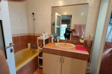 Bandar Tun Hussein Onn