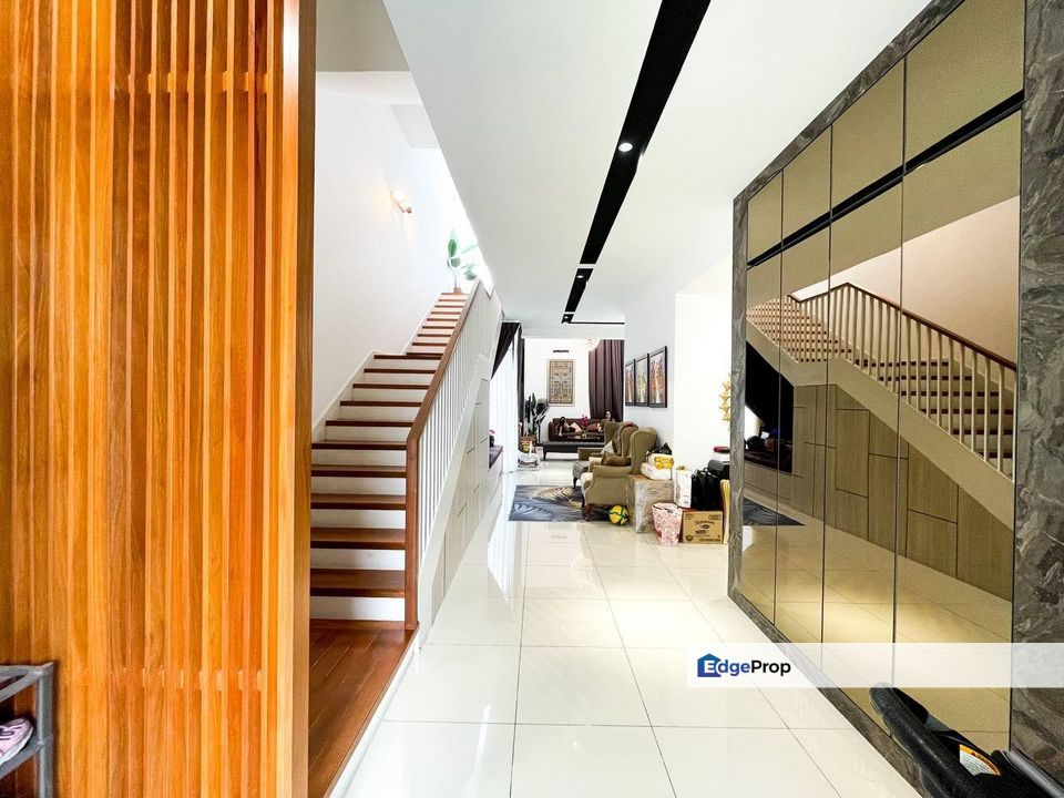 [RENOVATED ] 3 Storey Semi D Ridgefield Residence Tropicana Heights, Kajang FOR SALE, Selangor, Kajang