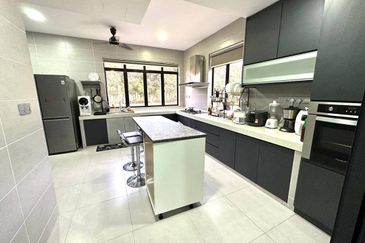 Ceria Residence Cyberjaya CORNER LOT Double Storey Terrace FOR SALE 