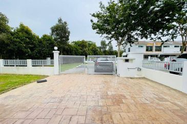 Ceria Residence Cyberjaya CORNER LOT Double Storey Terrace FOR SALE 