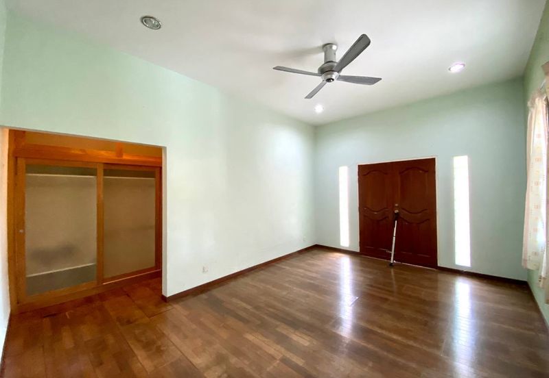 Putra Hill Residency