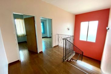 Putra Hill Residency