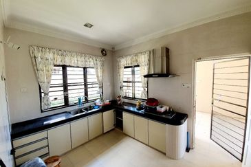 Putra Hill Residency