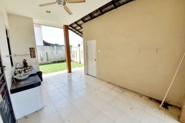 Putra Hill Residency