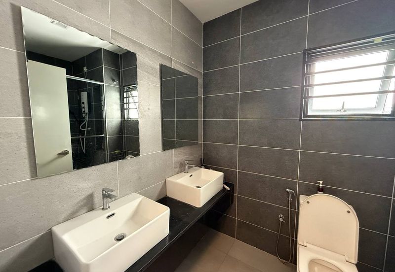 Sejati Lakeside Cyberjaya Double Storey Superlink For Sale Freehold