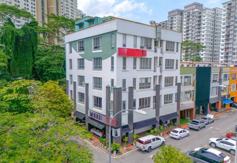 Danau Lumayan Avenue