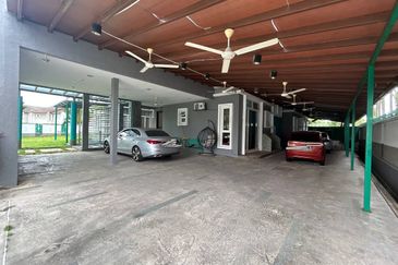 Titian, Bukit Jelutong