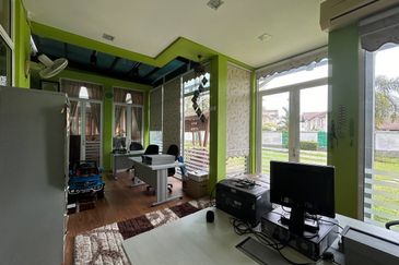 Titian, Bukit Jelutong