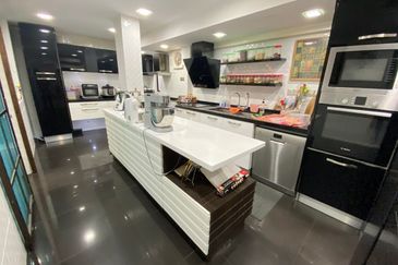 CORNER LOT Double Storey Terrace Jalan Birai Bukit Jelutong Shah Alam Freehold For Sale 