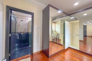 Kiara Peak (Puncak Kiara)